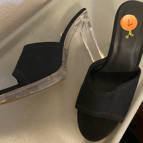 Size seven never worn - Picture 3 of 3